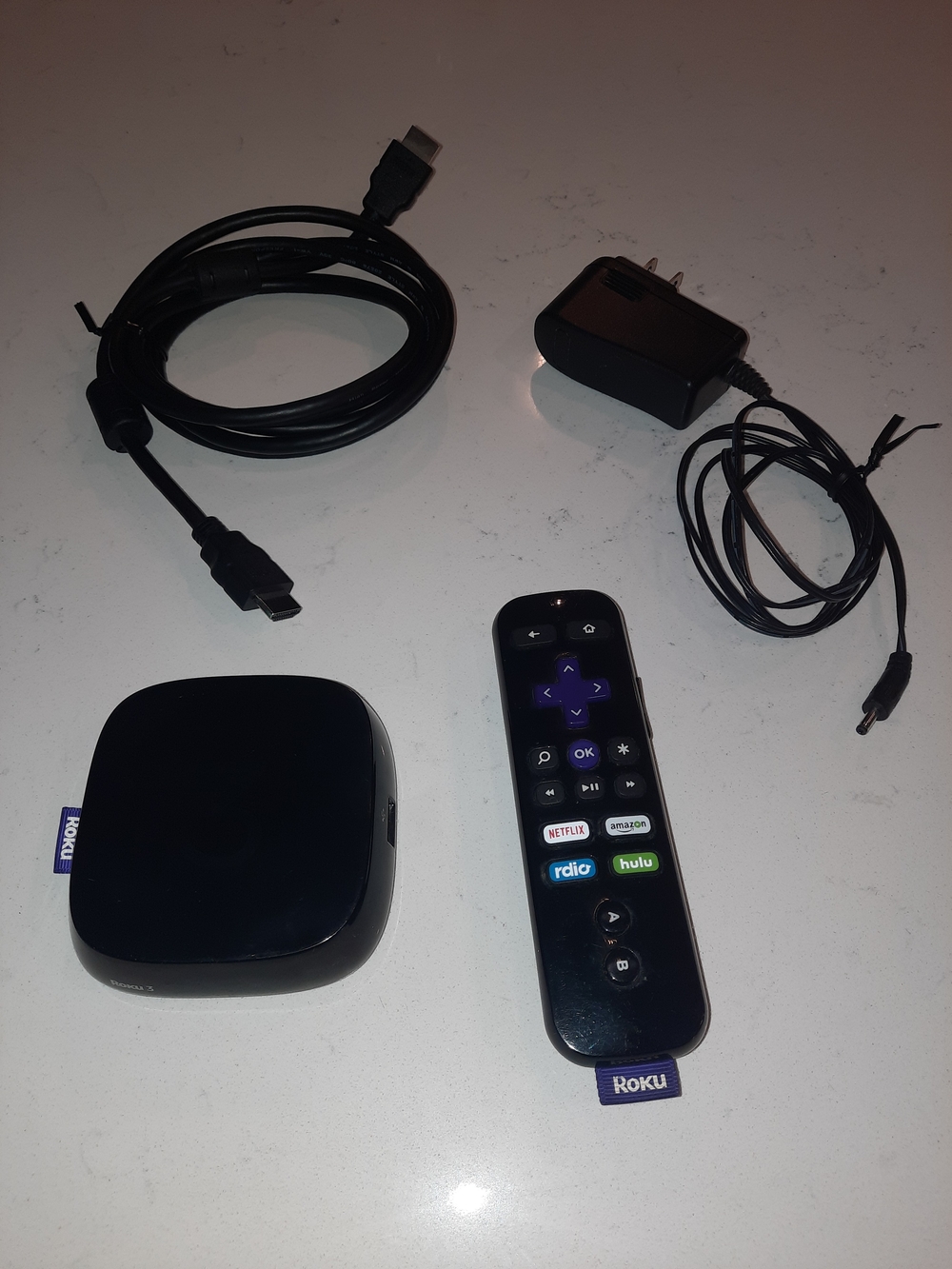 Roku 3 Streaming Player, Voice Remote, Plug-In, HDMI Cord Lot EUC
